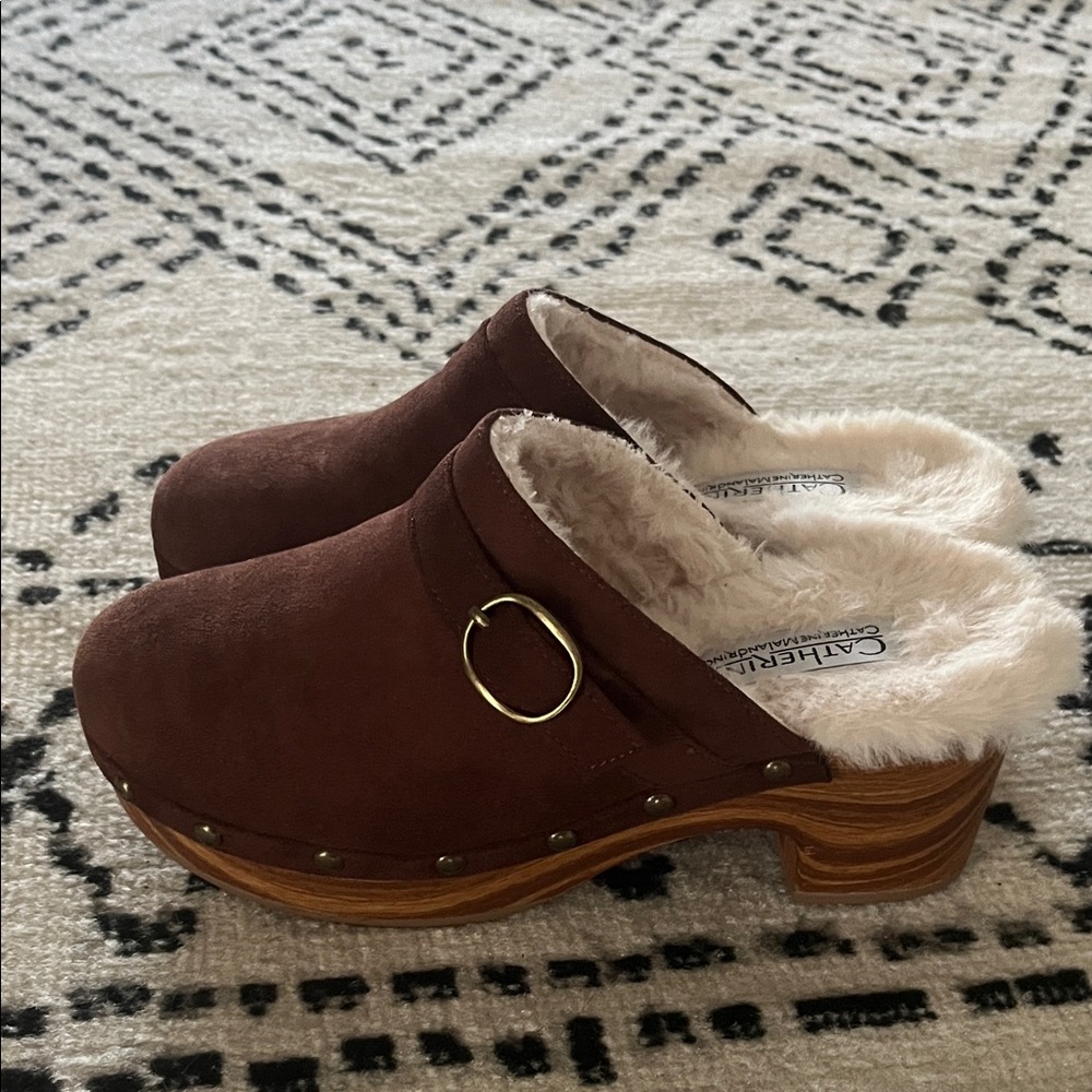 Brown Suede mules w faux fur